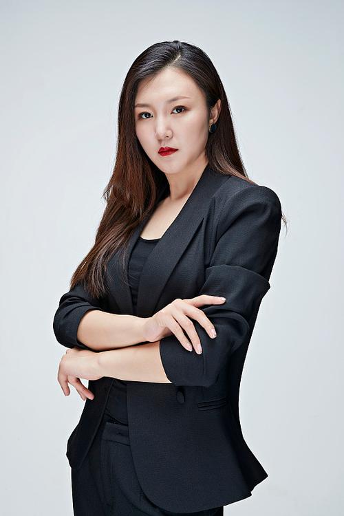 贺佳 艺术总监 & 首席设计师